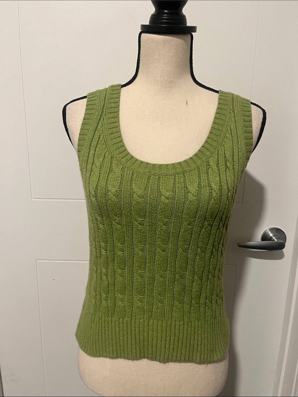 Ann Taylor Loft Y2K Green Cable Knit Sleeveless Sweater Vest Academia Preppy
